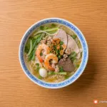 Công thức nấu hủ tiếu Nam Vang nước dùng xương hầm tôm khô, đủ topping