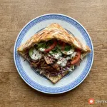 Công thức làm Doner Kebab thịt nướng đậm đà, vỏ bánh giòn thơm